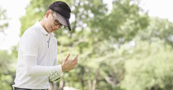 How Chiropractic Care Helps Relieve Golfer’s Elbow image